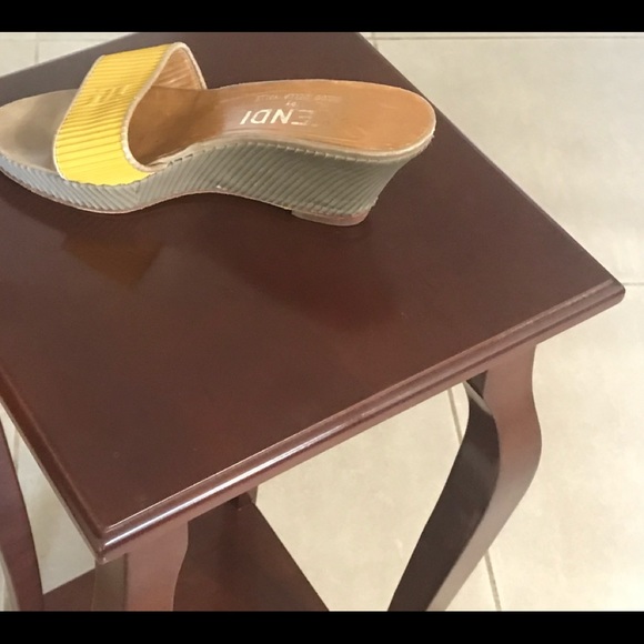 👡𝗛𝗢𝗦𝗧 𝗣𝗜𝗖𝗞👡RARE VINTAGE FENDI SANDALS - Picture 4 of 8